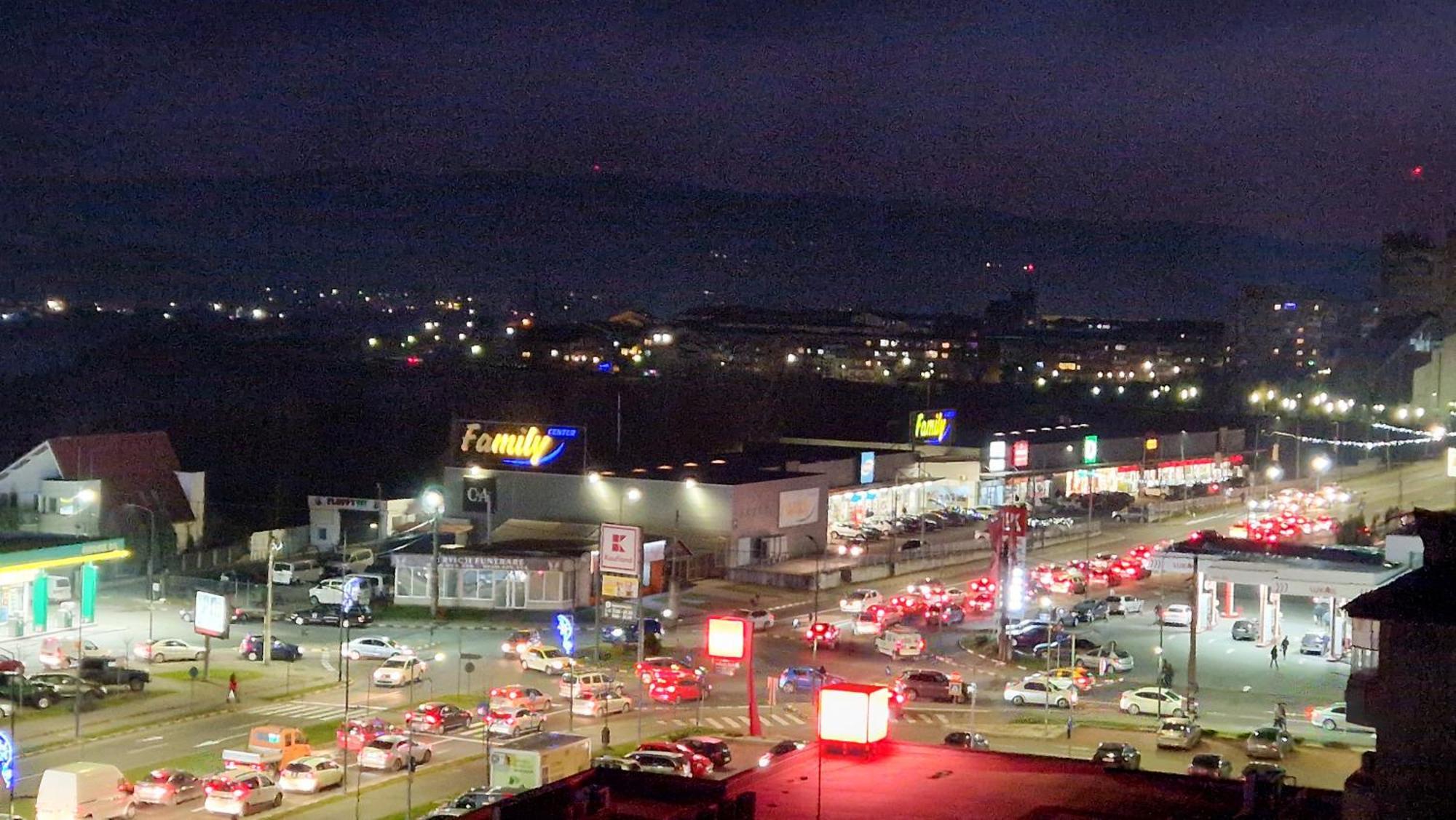 Central Modern View Ap Râmnicu Vâlcea Exterior foto