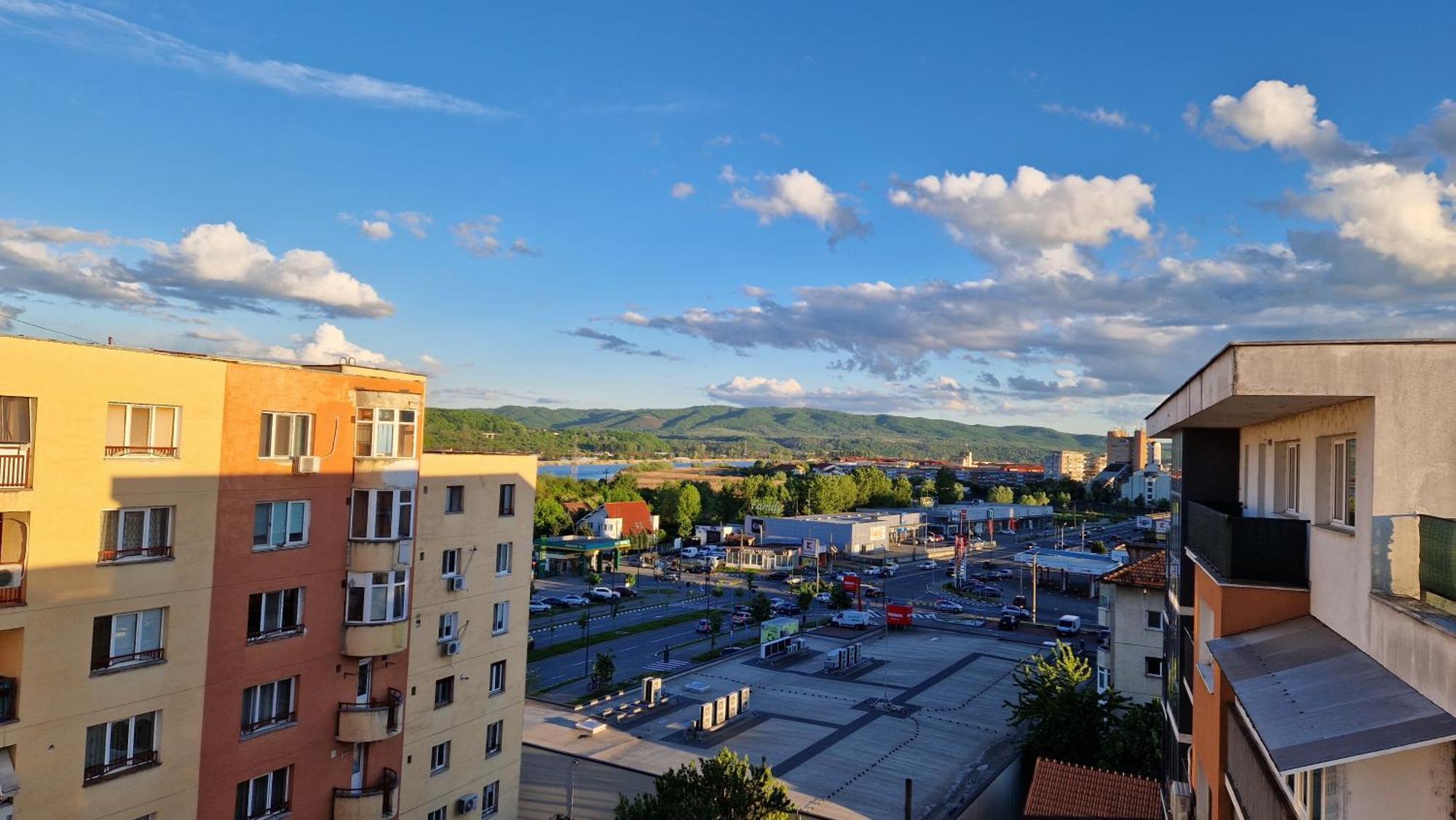 Central Modern View Ap Râmnicu Vâlcea Exterior foto